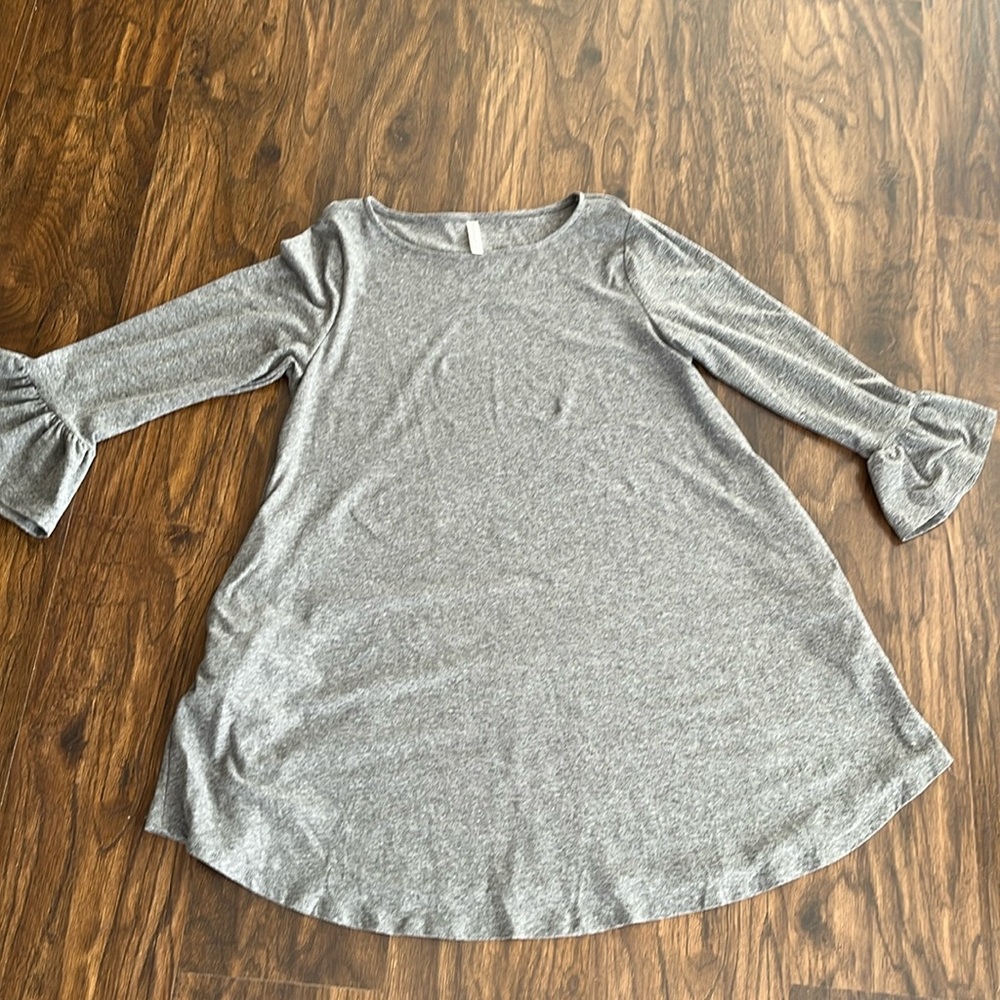 Gray Swing Dress with ruffle sleeves and pockets!  Size Medium